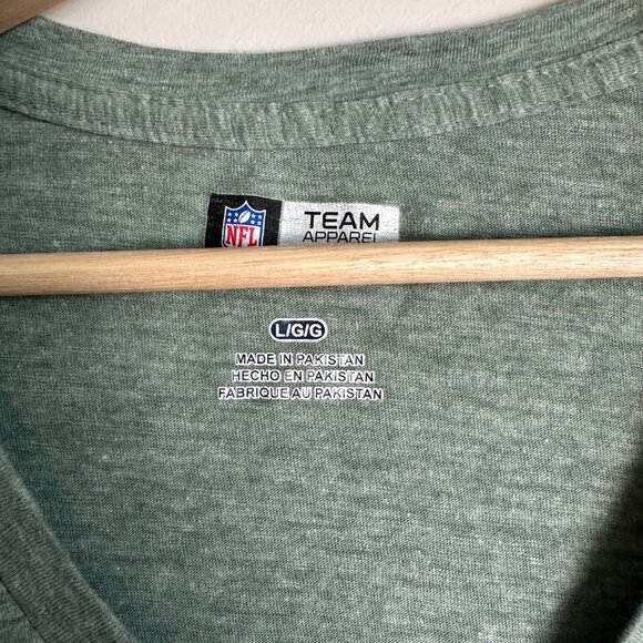 NFL Team Apparel Greenbay Packer V Neck T-Shirt Size L Green Tee - Picture 3 of 7